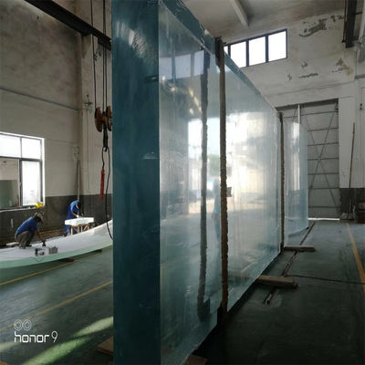 Kunststoff-Schwimmbäder für transparente Skyline