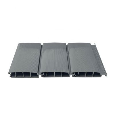 Schwarze Polykarbonat-Poolbedeckung Verlängern Sie Ihre Badesaison mit einem individuellen Design