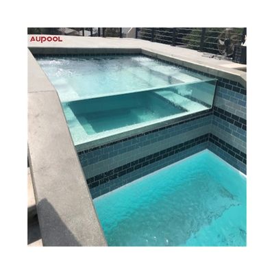 Kunststoff-Schwimmbad mit hoher Lichtdurchlässigkeit