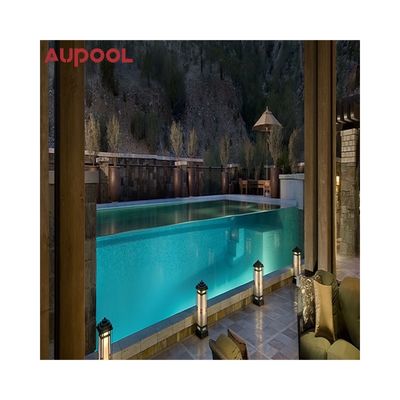 Kunststoff-Schwimmbad mit hoher Lichtdurchlässigkeit