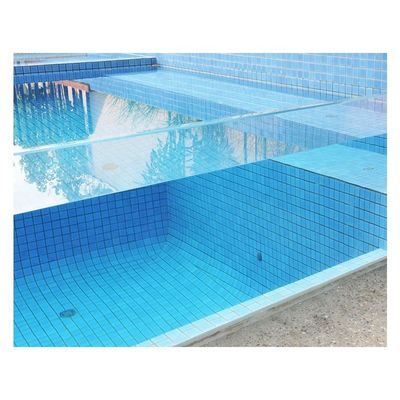 Schwimmbad mit Acrylfenster und Holz-Plastikplattenfarbe
