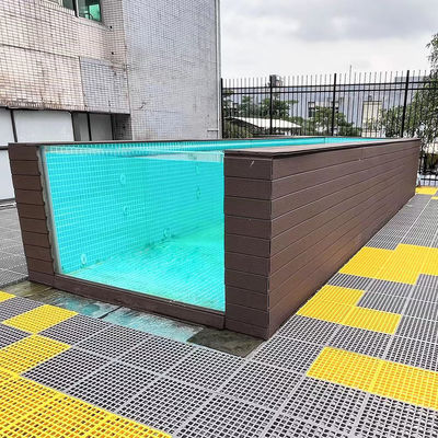 Schwimmbad mit Metallrahmen und Acrylfenster in transparenter Farbe