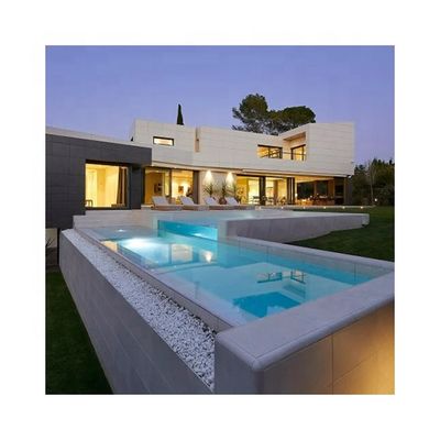 Effiziente Reinigung großer Pools mit Aupools UV-beständigem Acryl-Poolfenster