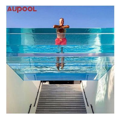 Schwimmbad mit klarem Acrylfenster und hochwertigem Kunststoff