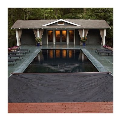 Innenpool mit Aupools luxuriösem schwarzen Schwimmbad