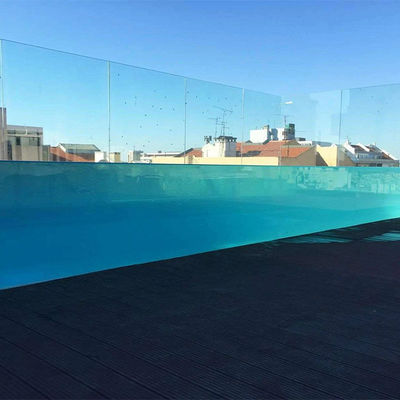 Klares Acryl-Schwimmbad mit hoher Lichtdurchlässigkeit von 93% und transparenter Platte